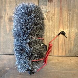 Rode VideoMic GO Lightweight On Camera Microphone + Rode Deadcat Windshield